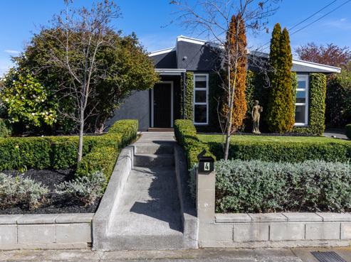 4 Washington Crescent, Redwoodtown