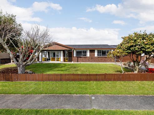 4 Sandalwood Drive, Dinsdale