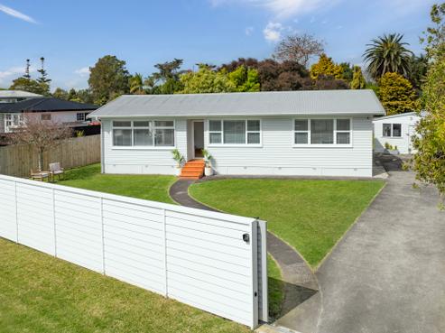 8 Brennan Avenue, Te Atatu Peninsula
