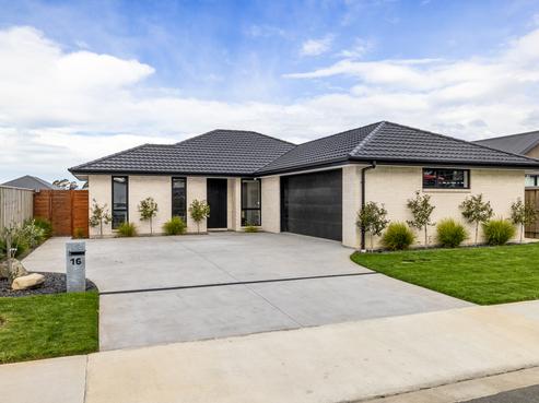 16 Crossley Avenue, Woodend
