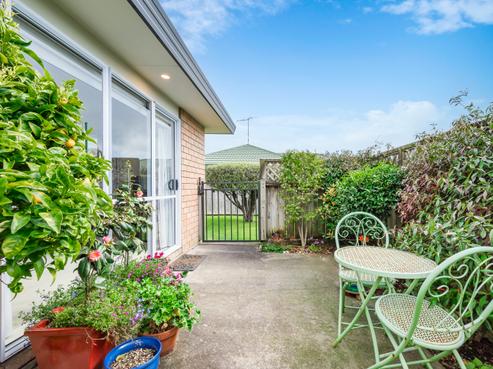 17A Villa Grove, Paraparaumu