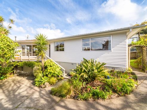 8 Gainsborough Grove, Belmont