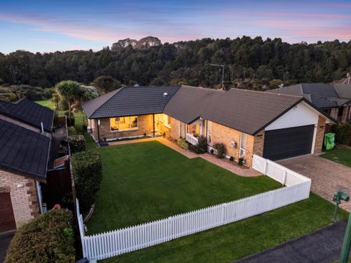 24 Norman Close, The Gardens