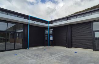 Spacious Commercial Warehouse in Nikau Junction