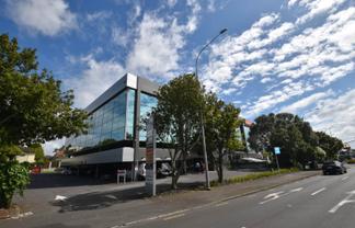 HIGH EXPOSURE OFFICE IN THE HEART OF GREENLANE!
