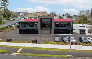 Modern High-Profile Office with 27 Car Parks 
