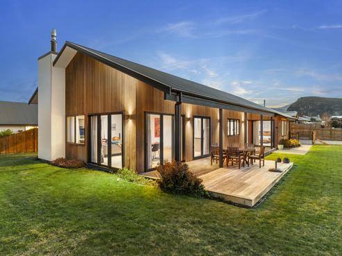 8 Hebbard Court, Albert Town