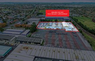 Functional Warehouse + Yard