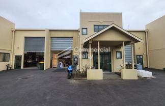 Warehouse + Office/accommodation In Prime Location