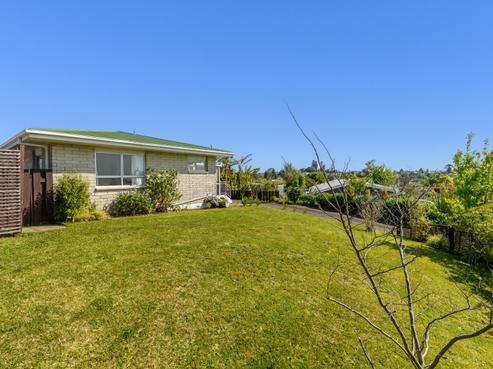 140 Kingswood Road, Brookfield