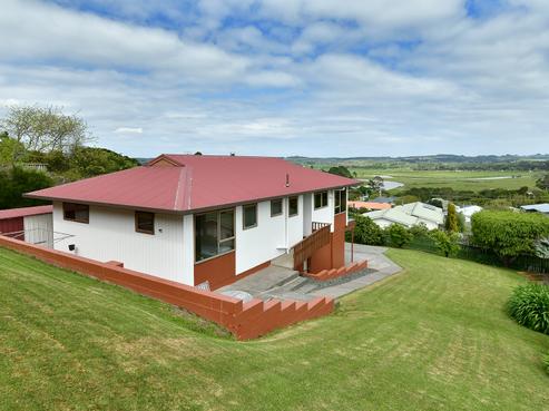 16 Kaipara Crescent, Helensville