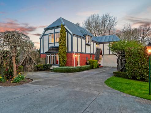 24B Larch Place, Casebrook