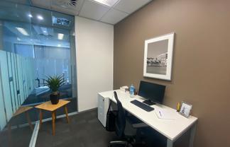 Unlimited office access in Regus Willis St