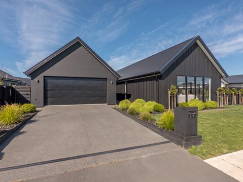 122 Southfield Drive, Lincoln