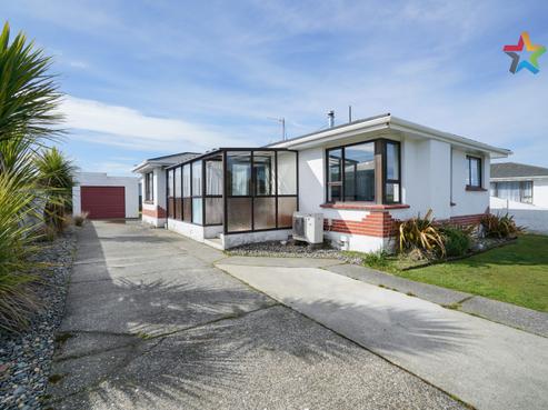 216 Conyers Street, Strathern
