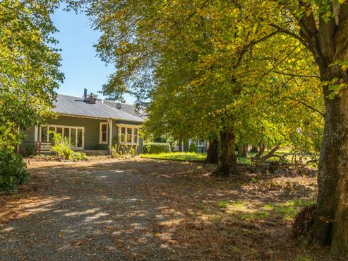 1880 Rockwood Road, Windwhistle