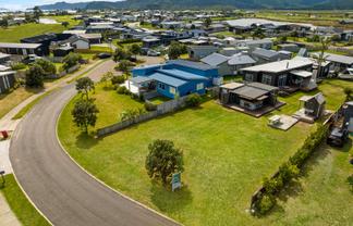 102 Mahoe Place, Matarangi