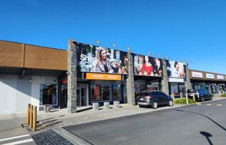 LARGE FORMAT RETAIL OPPORTUNITY
