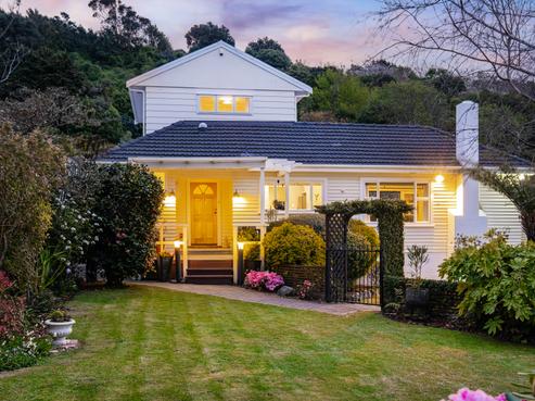 351 Main Road, Tawa