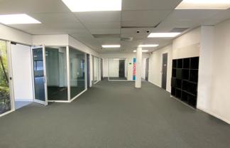 Spacious city centre office with generous parking