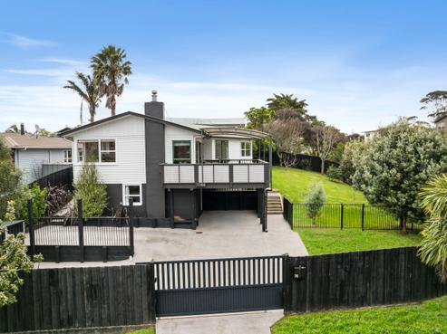 76 Lauderdale Road, Birkdale