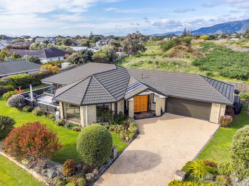 11 Barrett Drive, Waikanae Beach