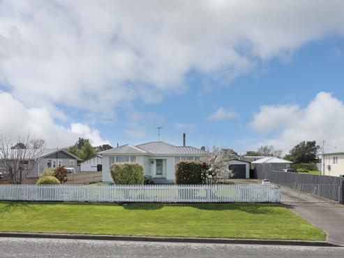 25 Ngahina Street, Marton