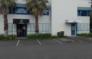 166m2 1st Floor Albany Office - 5 car parks 