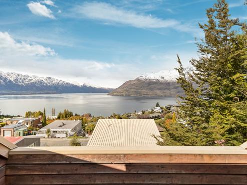 60B Wynyard Crescent, Fernhill/Sunshine Bay