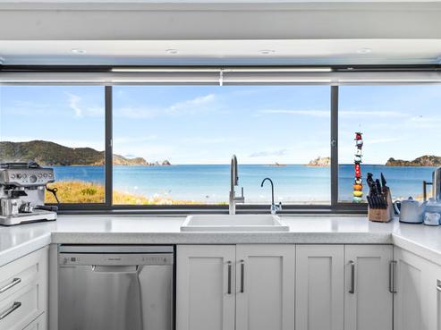 14 Logan Nicks Place, Oakura Coast