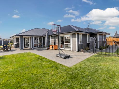 33 Petries Road, Woodend