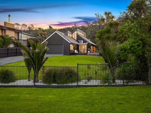 8 Awhiorangi Promenade, Swanson