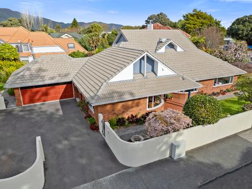 2 Bloomfield Terrace, Central Hutt
