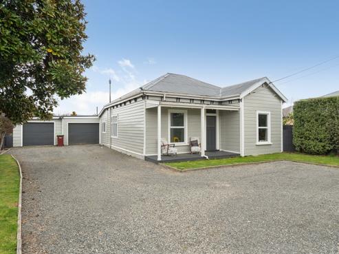 270 High Street South, Carterton