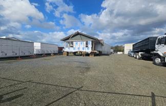 Three Yards Available - 617m2 - 725.5m2