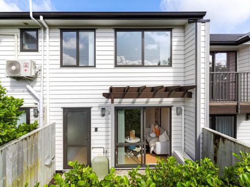 12 Peony Mews, Oteha