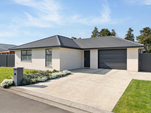 12 Maple Grove, Solway