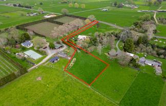 301 Old School Road, Ngahinapouri