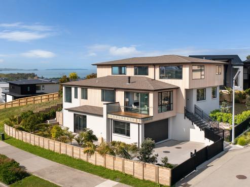2 Taku Close, Long Bay