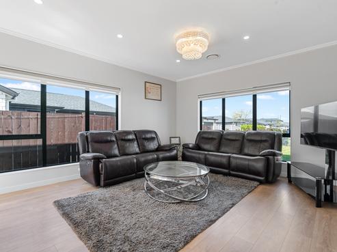 15 Black Beech Crescent, Takanini