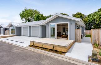 10 or13 Pisanio Way, Stratford