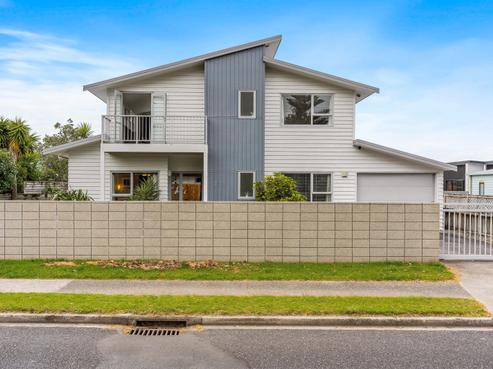 208A Ocean Road, Whangamata
