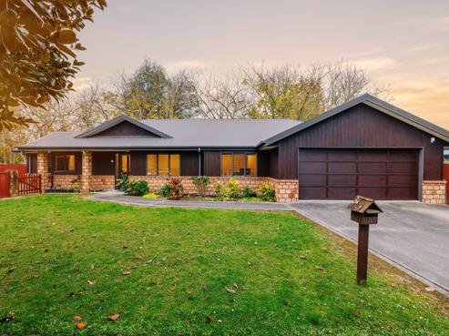 12 Stoneleigh Drive, Chartwell