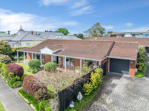 1/136 Calliope Road, Stanley Point