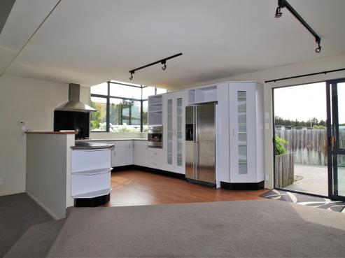 30 Albert Drive, Clyde