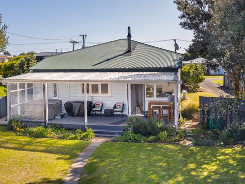 13 Barling Street, Himatangi Beach