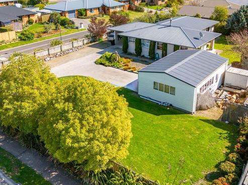 48 Lord Auckland Road, Wakefield