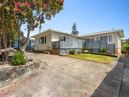 58 Tiroroa Avenue, Te Atatu South
