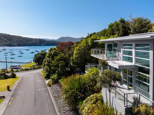 2 Finlay Grove, Waikawa