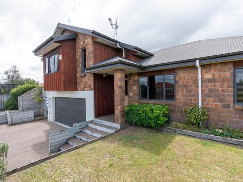 2 Thomson Avenue, Dinsdale